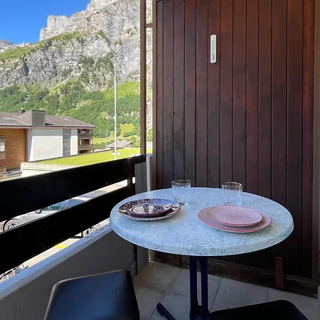 Family Friendly Duplex With Free Parking Apartment