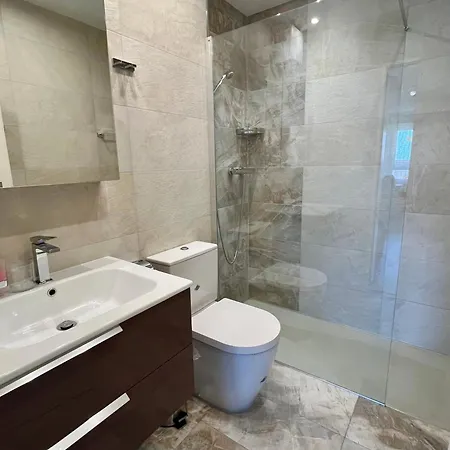 Family Friendly Duplex With Free Parking شقة *