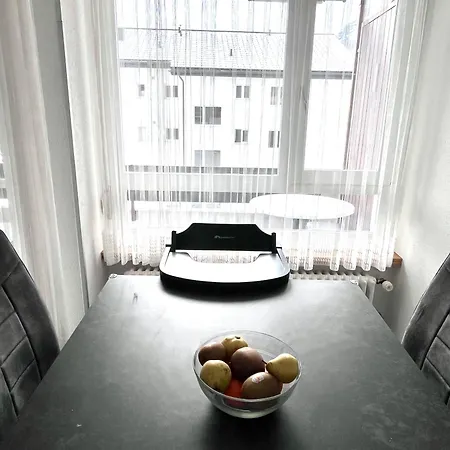 Family Friendly Duplex With Free Parking Apartamento