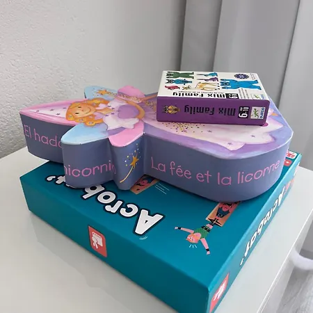 Family Friendly Duplex With Free Parking شقة لوكباد