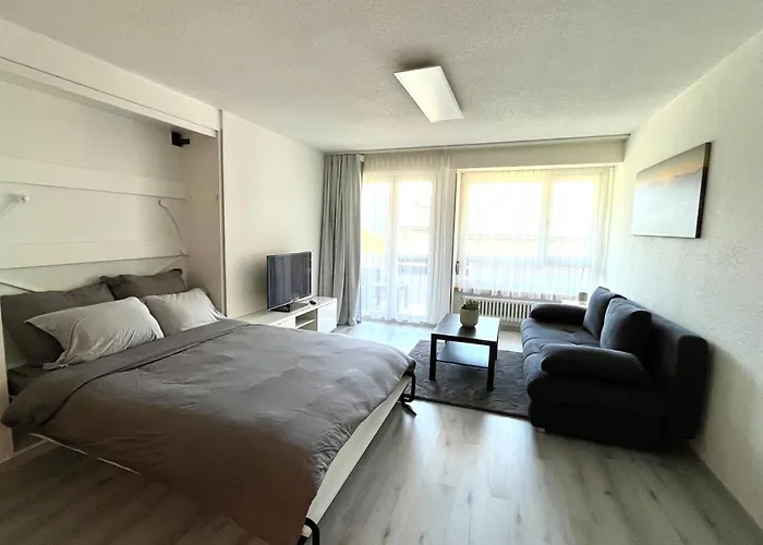 Family Friendly Duplex With Free Parking *