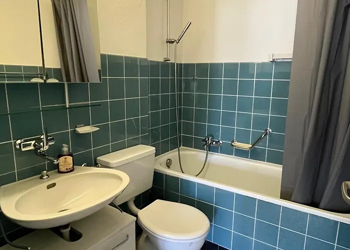 Family Friendly Duplex With Free Parking * 洛伊克巴德