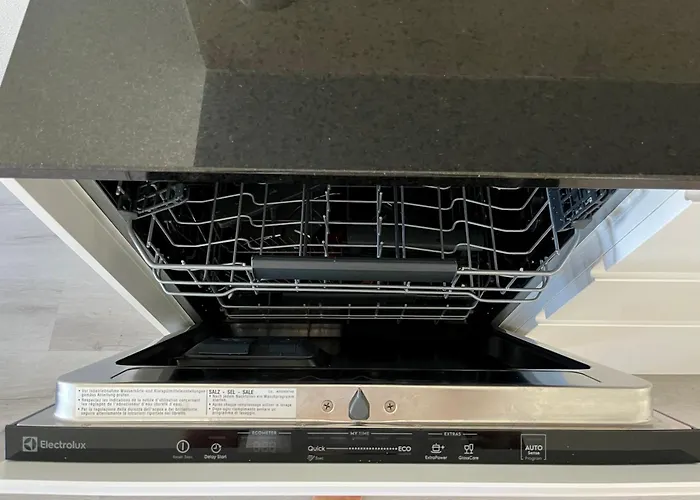 Family Friendly Duplex With Free Parking 公寓 洛伊克巴德