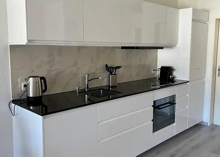 Family Friendly Duplex With Free Parking 洛伊克巴德