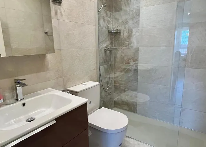 Family Friendly Duplex With Free Parking Διαμέρισμα *