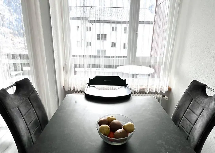 Family Friendly Duplex With Free Parking 公寓