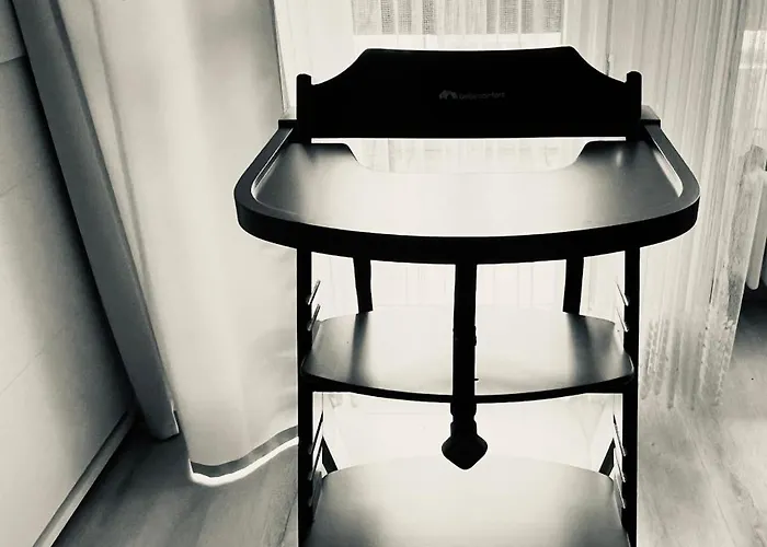 Family Friendly Duplex With Free Parking *