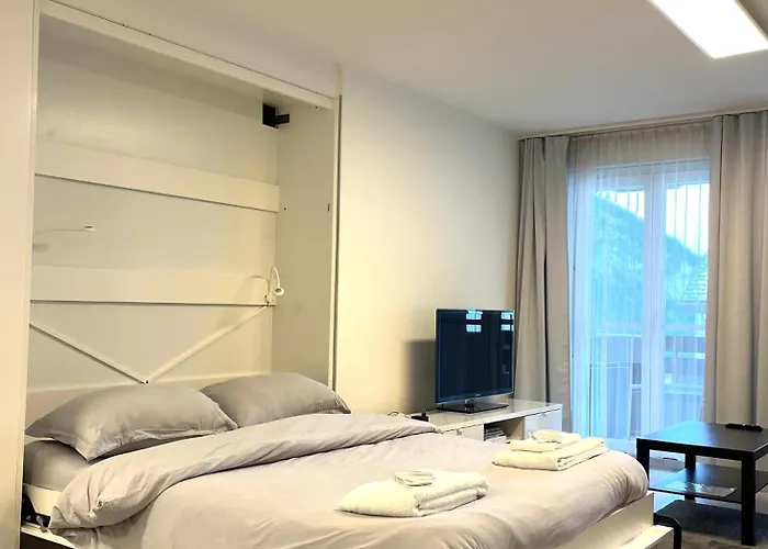 Family Friendly Duplex With Free Parking * 洛伊克巴德